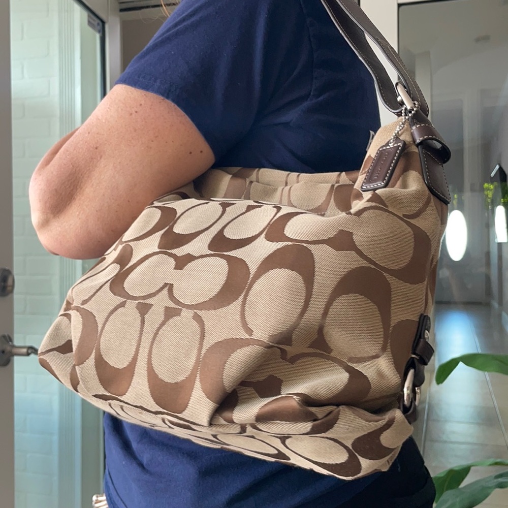 Brand new coach purse. Never been used.